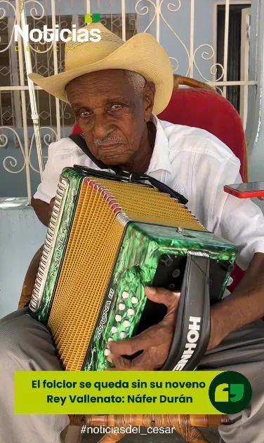 Náfer Durán, Rey Vallenato de 1976, interpretando su acordeón