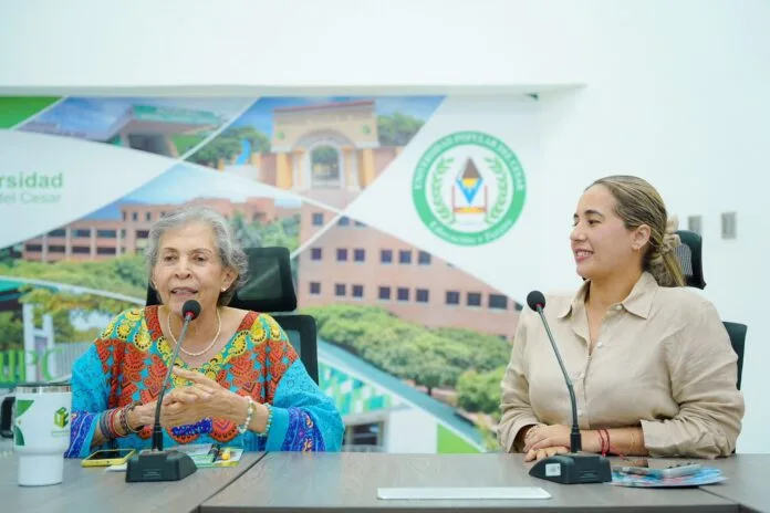 Rita Fernández durante encuentro sobre el Himno de Valledupar en lengua de señas