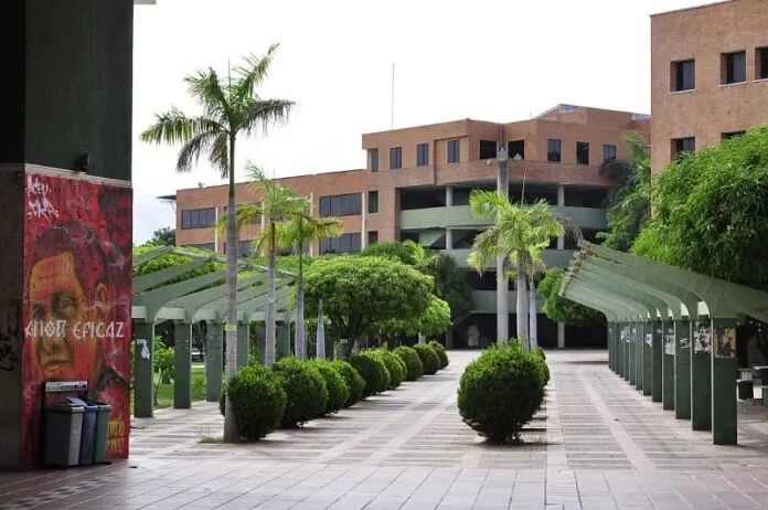 Sede de la Universidad Popular del Cesar en Valledupar tras alerta por panfleto amenazante.