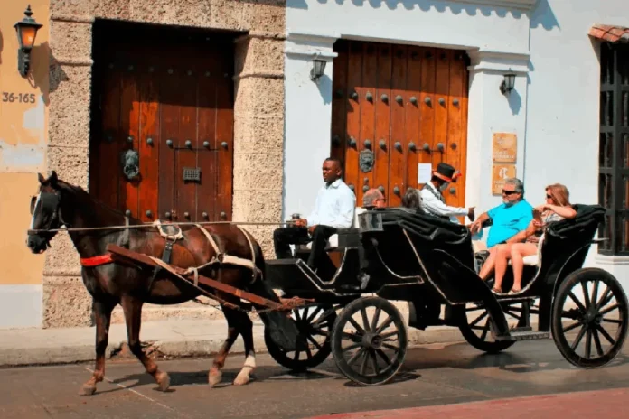 Coche turístico de tracción animal usado para transportar pasajeros en Colombia.