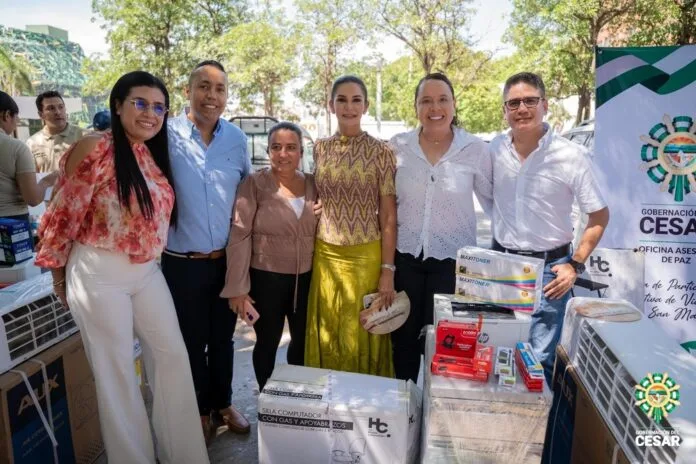 Gobernación del Cesar entrega computadores, mobiliario e insumos a representantes de las Mesas Municipales de Víctimas.