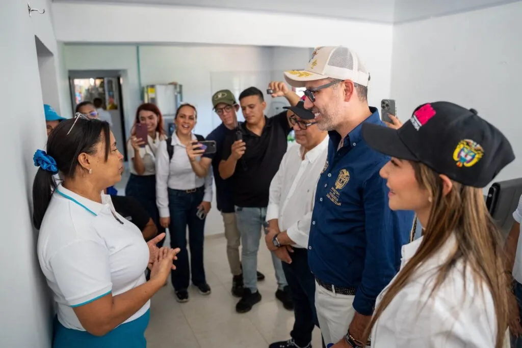 Visita a una vivienda Kankuamo intervenida con obras de mejoramiento en Valledupar.