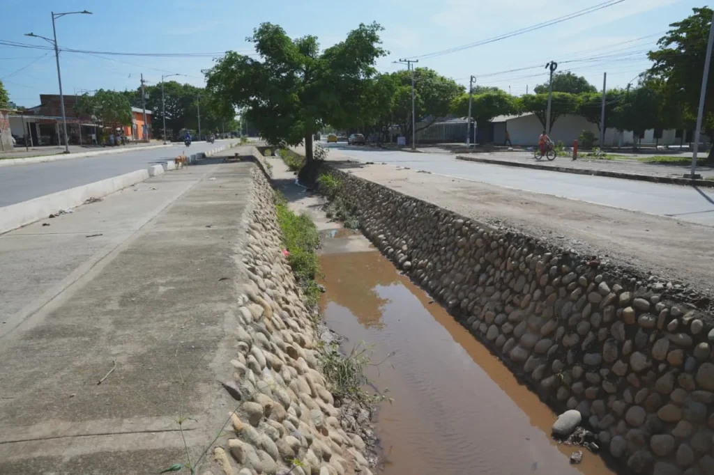 Acequia Las Mercedes de Valledupar después de labores de limpieza del cauce.