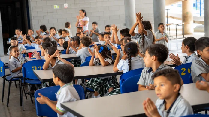 Estudiantes de colegios oficiales de Valledupar durante una jornada escolar, en el marco de las inscripciones para 2027.