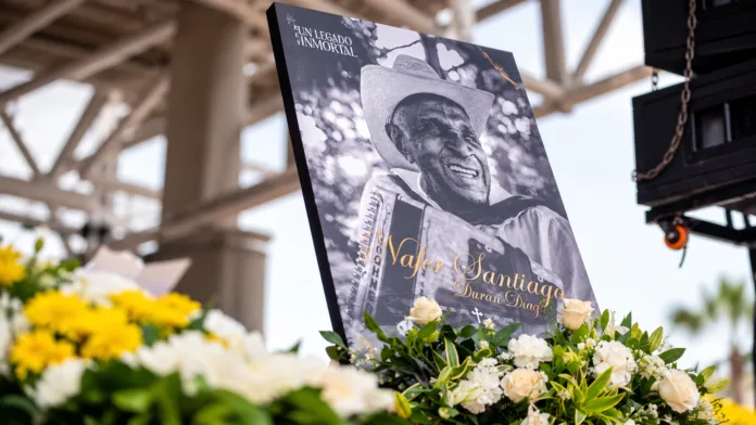 Homenaje póstumo a Náfer Durán en El Paso, Cesar