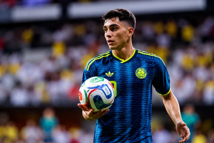 Jugador de la Selección Colombia durante un partido previo al amistoso contra Chile en Cali.