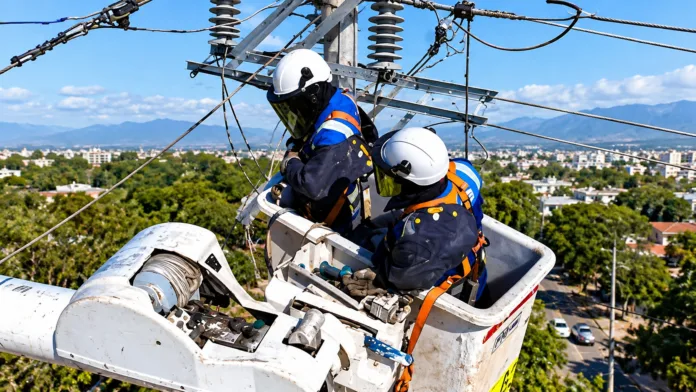 Técnicos realizan mantenimiento eléctrico por corte de energía de nueve horas en sectores de Valledupar.