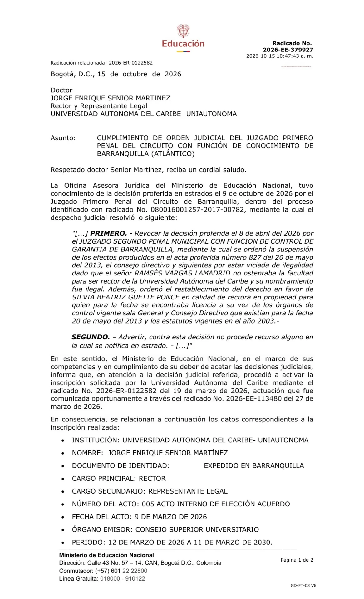 Jorge Senior y Ana Bernarda Sájer junto al oficio de MinEducación sobre la rectoría de Uniautónoma.