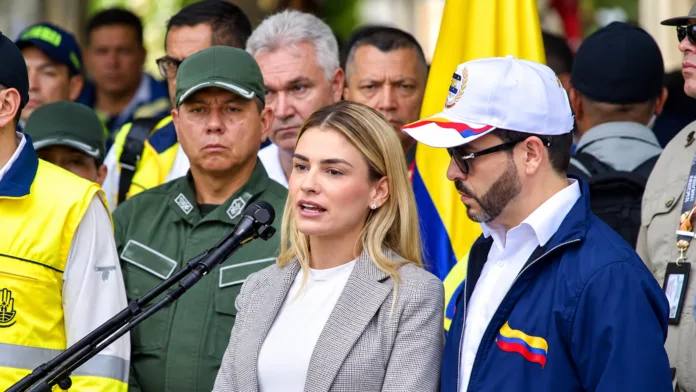 Ana Lucía Pineda durante un pronunciamiento sobre las donaciones para damnificados por el terremoto.