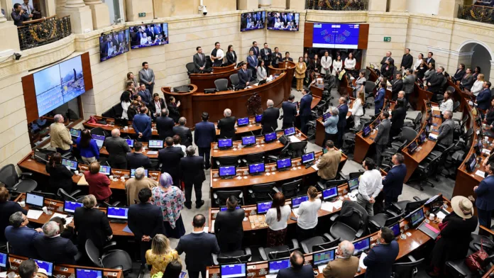Plenaria del Congreso de Colombia durante la aprobación del Presupuesto General de la Nación para 2027.