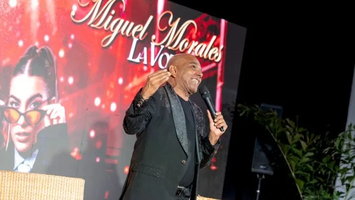 Miguel Morales habla durante la presentación de su álbum ‘Es Leyenda’ en Valledupar.