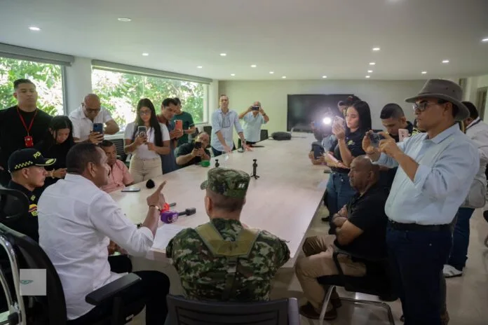 Autoridades del Cesar durante rueda de prensa sobre capturas de presuntos integrantes del ELN en Pailitas.