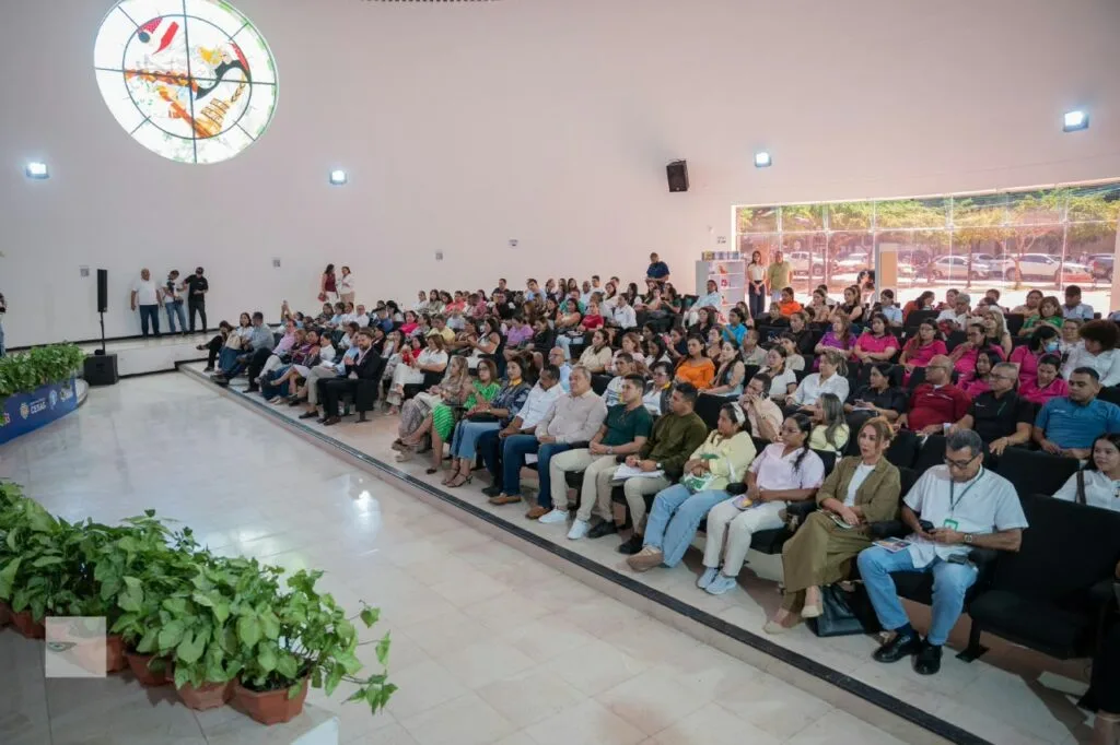 Jornada inaugural de la Semana de Bienestar Emocional del Cesar, desarrollada con participación de autoridades, expertos y asistentes.Asistentes participan en actividades de la Semana de Bienestar Emocional del Cesar.