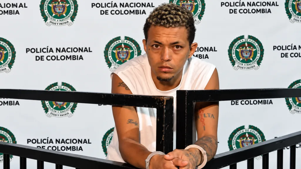 Alias Keko frente a Abelardo de la Espriella durante la Operación Blindaje 360 en Barranquilla.