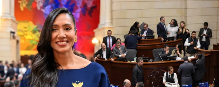 Montaje editorial de la senadora cesarense Claudia Margarita Zuleta con el recinto del Senado de Colombia al fondo.