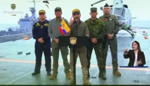 Abelardo De La Espriella junto a integrantes de la Armada Nacional durante pronunciamiento en San Andrés