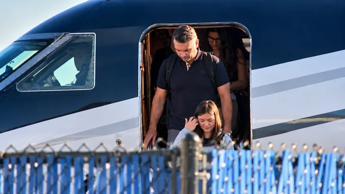 Flávio Bolsonaro se proclama presidente electo tras llegar a Estados Unidos