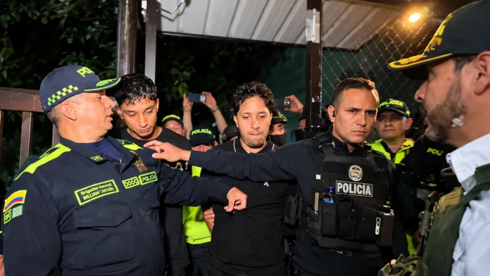 Hijo e hijastro de Iván René Valenciano durante operativo en Medellín