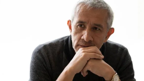 Víctor de Currea-Lugo en primer plano y una reunión de diálogo social relacionada con el llamado Pacto de Valledupar.