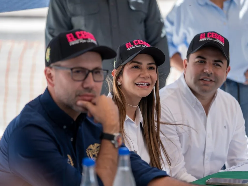 Autoridades durante la presentación del Ecoparque del río Guatapurí en Valledupar.