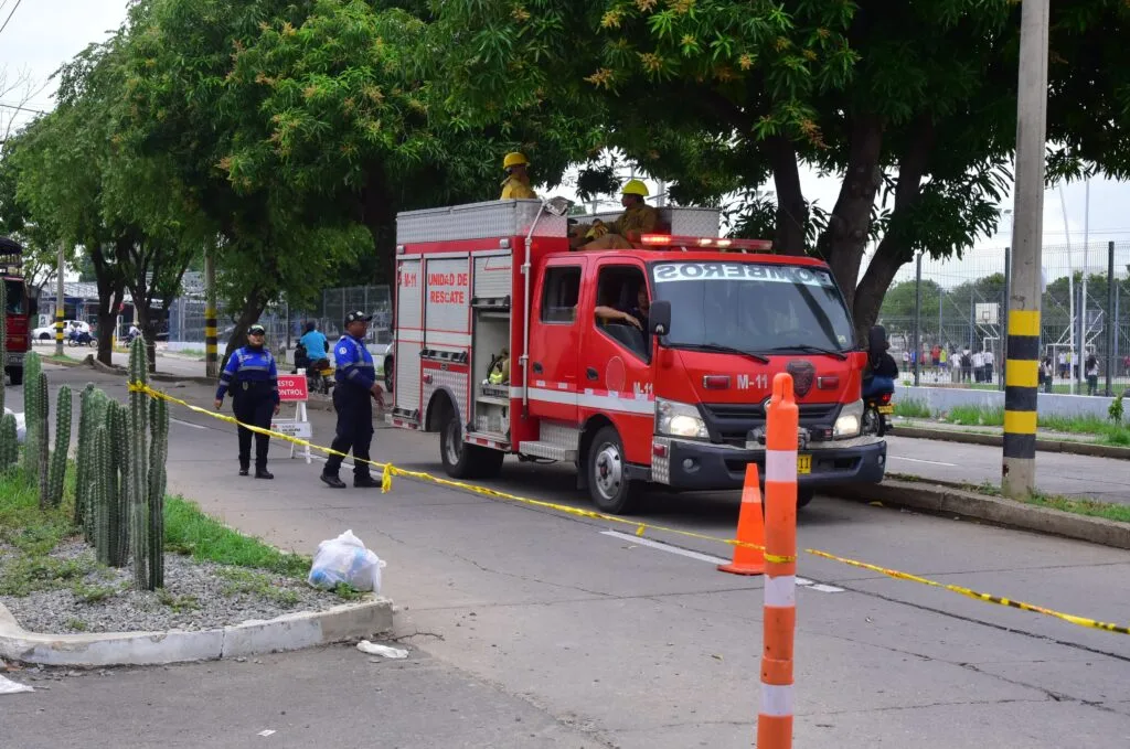 Unidad del Cuerpo de Bomberos participa en el Simulacro Nacional de Respuesta a Emergencias en Valledupar.