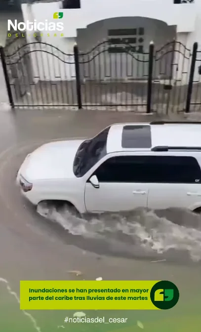 Calle inundada por las fuertes lluvias en el Caribe colombiano