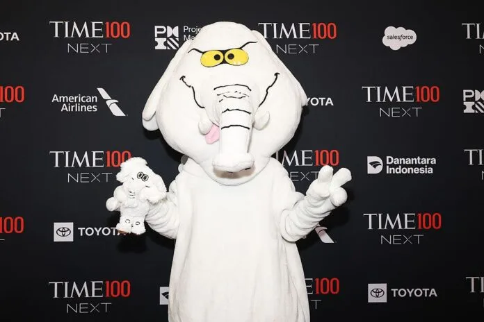 Luis Carlos Rúa disfrazado de elefante blanco en la gala TIME100 Next 2026.