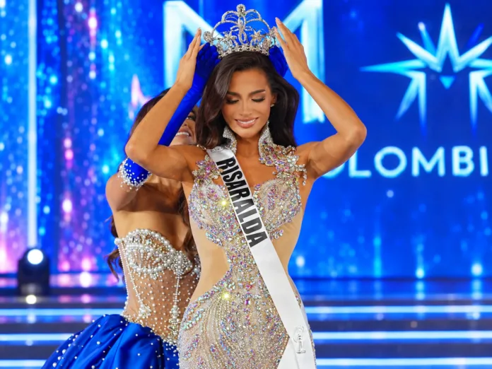 María Alejandra López recibe la corona de Miss Universe Colombia 2026 durante la gala final