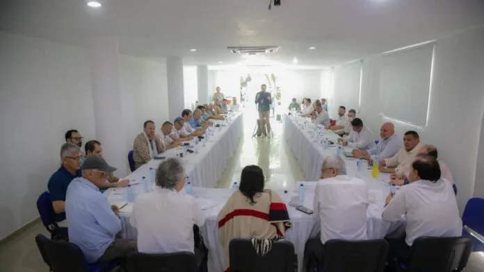 Pacto de Valledupar, reunión de gestores de paz y representantes del Gobierno con exparamilitares.