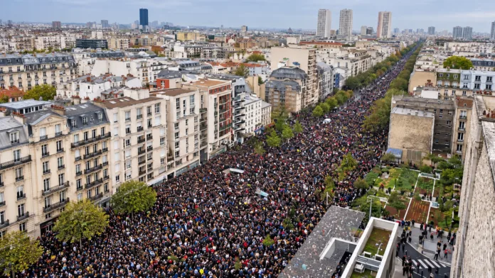 Protestas en Francia reúnen a miles de manifestantes en las calles de París