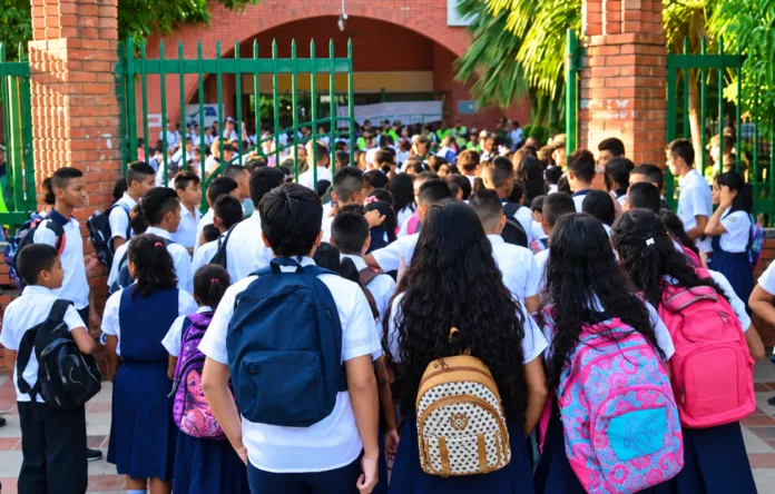 Estudiantes de colegios oficiales de Valledupar durante jornada escolar antes del receso de octubre de 2026