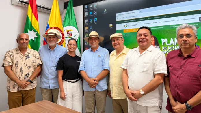 Participantes del conversatorio en UMAYOR donde se propuso una ruta del tabaco por el Caribe.