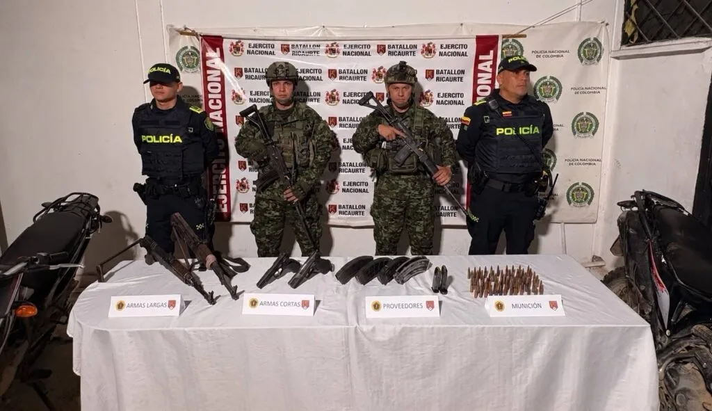 Armas, proveedores, munición y motocicletas incautadas durante operativo en Río de Oro